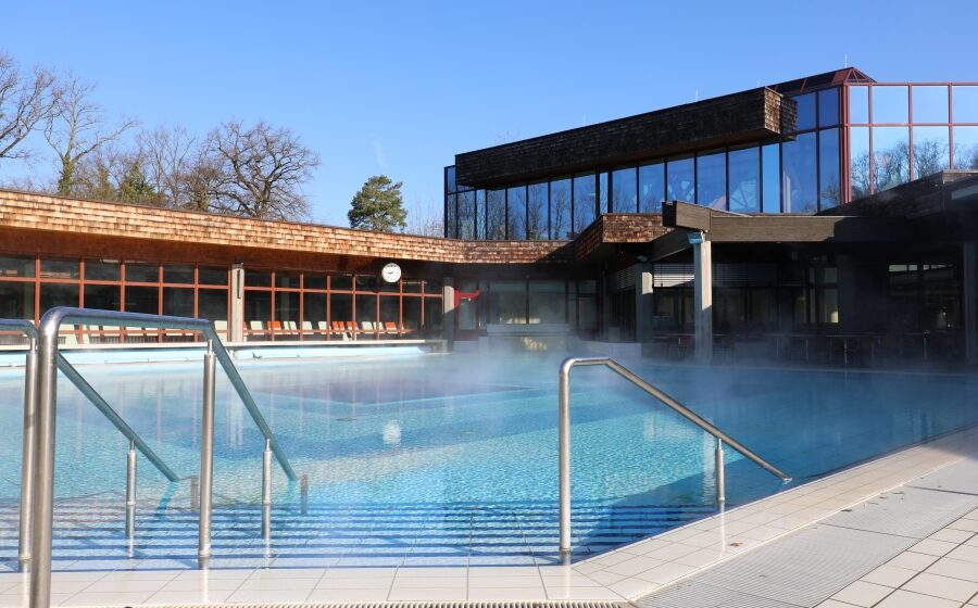 Außenbereich der Balinea Therme in Bad Bellingen