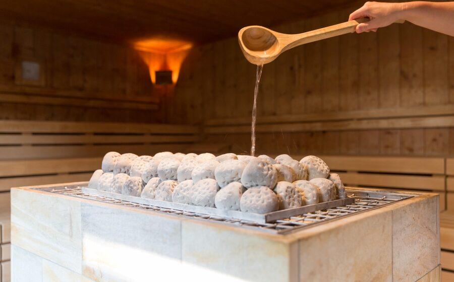 Aufguss in einer Sauna.
